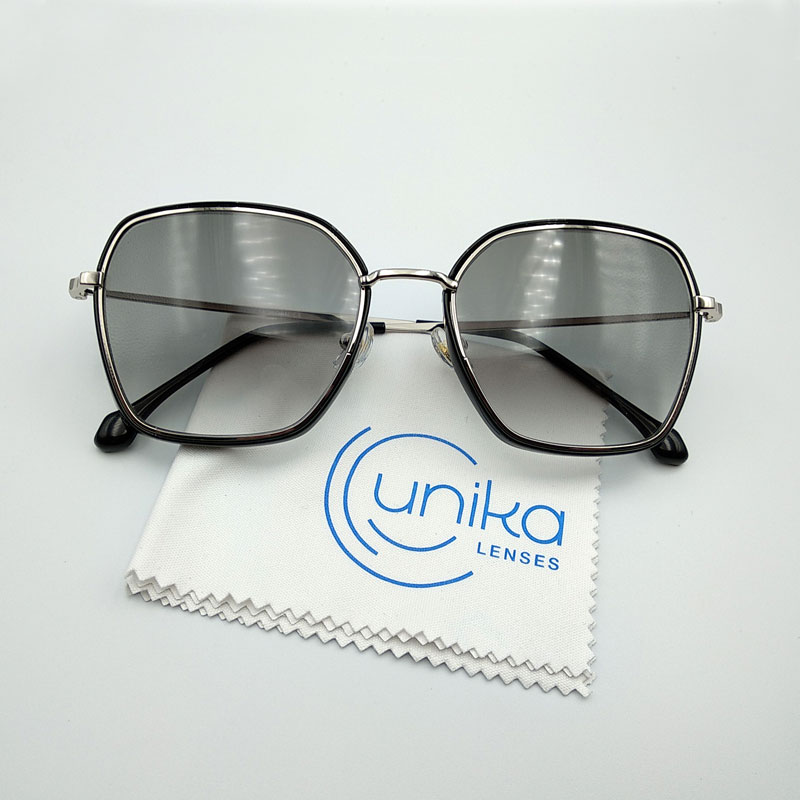 Солнцезащитные очки c тонированными линзами (оправа Toni Morgan 392 C)